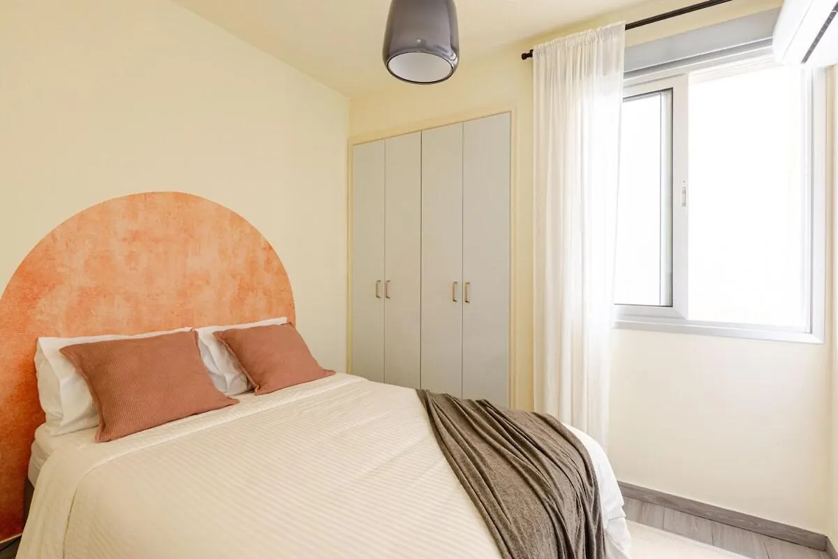 Stylish Apt In Finikoudes 300M From The Beach Larnaca