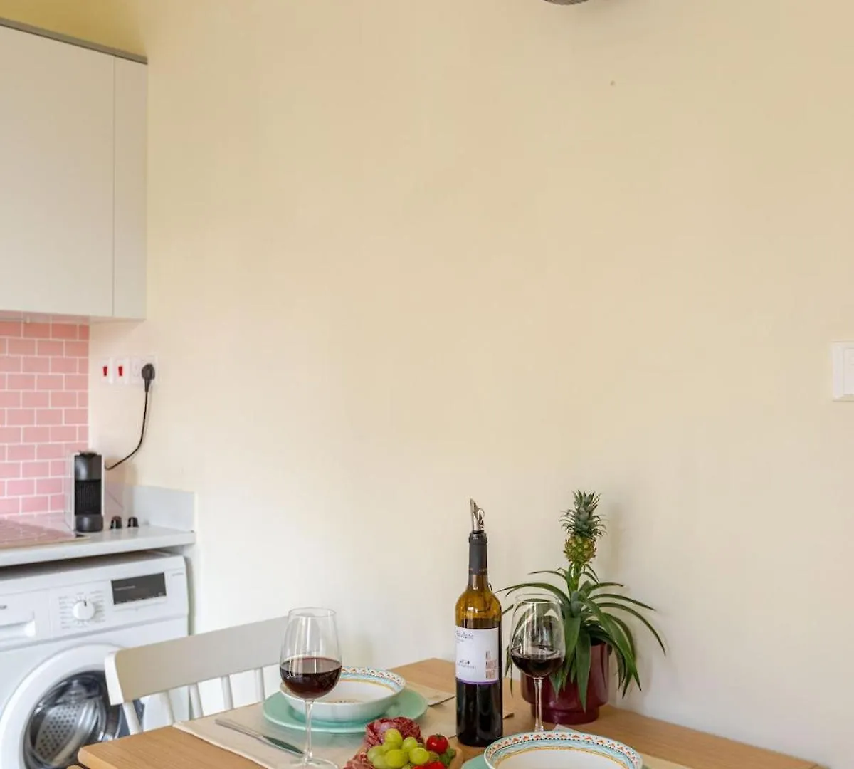 Apartment Stylish Apt In Finikoudes 300M From The Beach Larnaca Cyprus